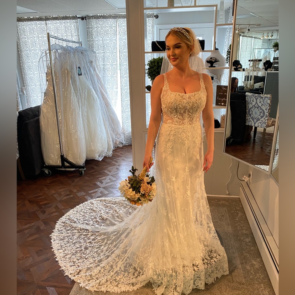 Martina Liana ML1330IV NEVER worn white wedding dress size 10